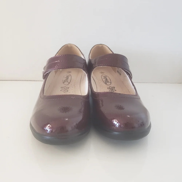 Step Wel Canada Bordo Woman's Burgundy Leather Shoes size 8. - Picture 3 of 9
